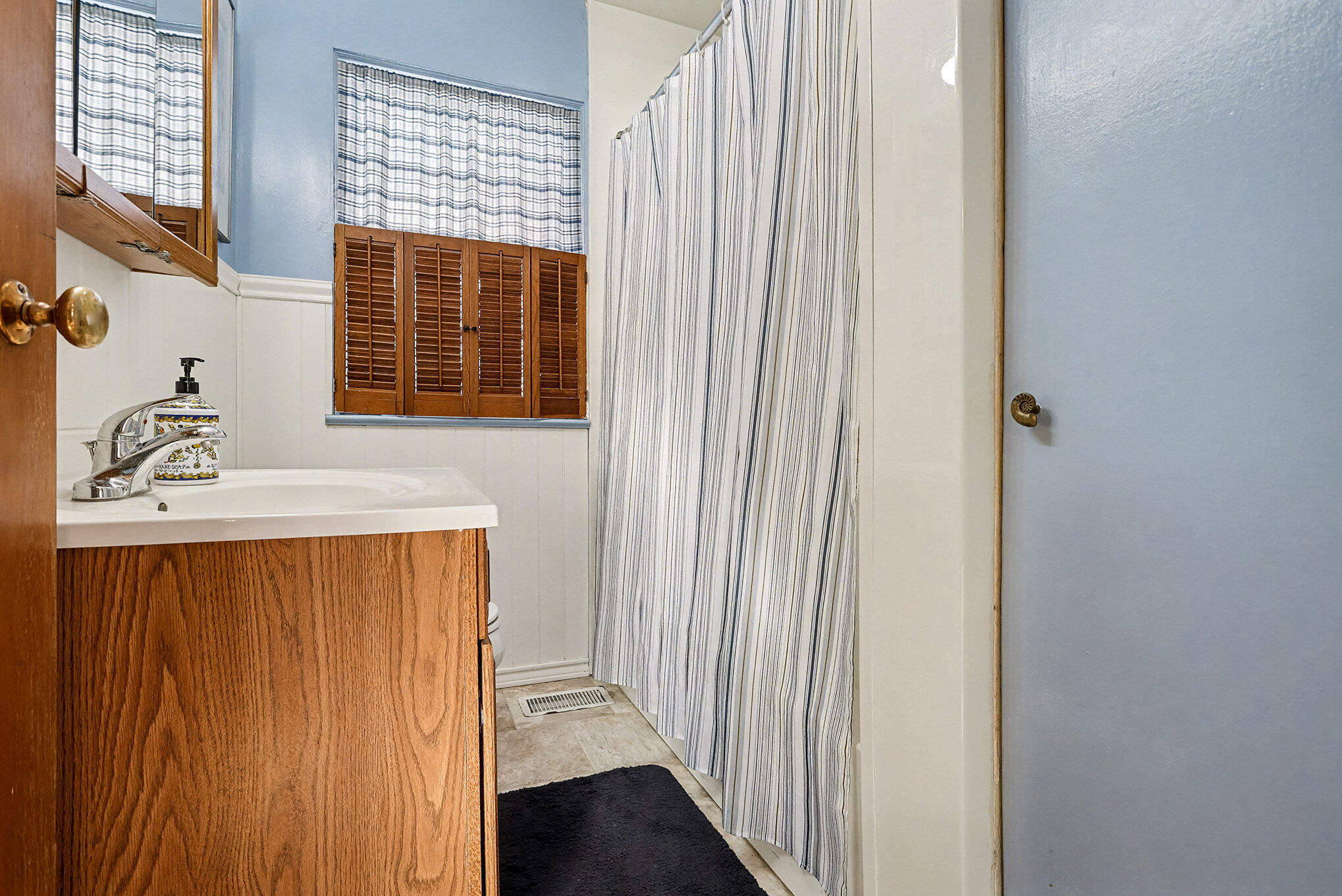 61100 Quinnesec Road Cassopolis, MI 49031 - Photo 16 of 47 MAIN LEVEL BATHROOM