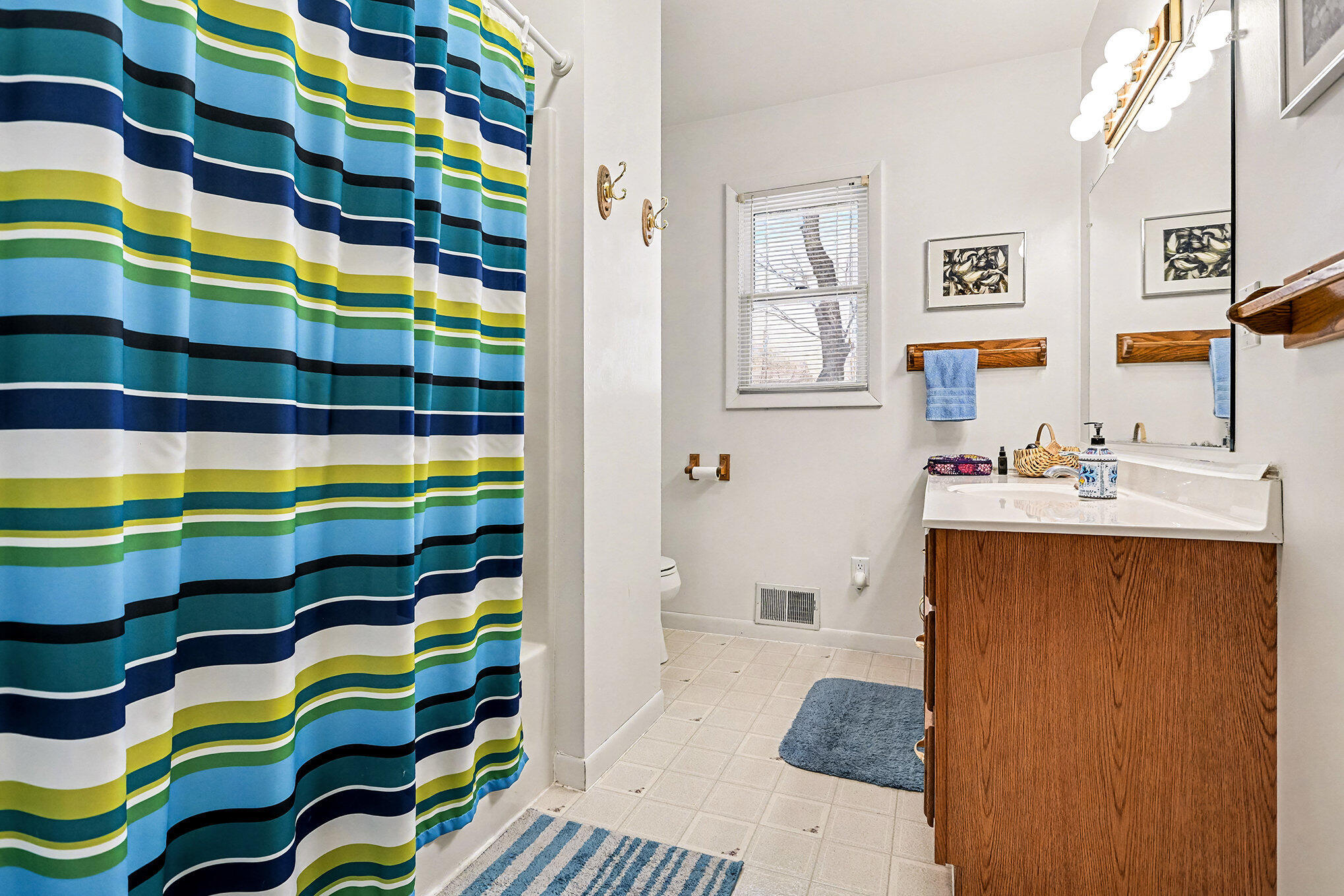 61100 Quinnesec Road Cassopolis, MI 49031 - Photo 23 of 46 UPPER LEVEL BATHROOM