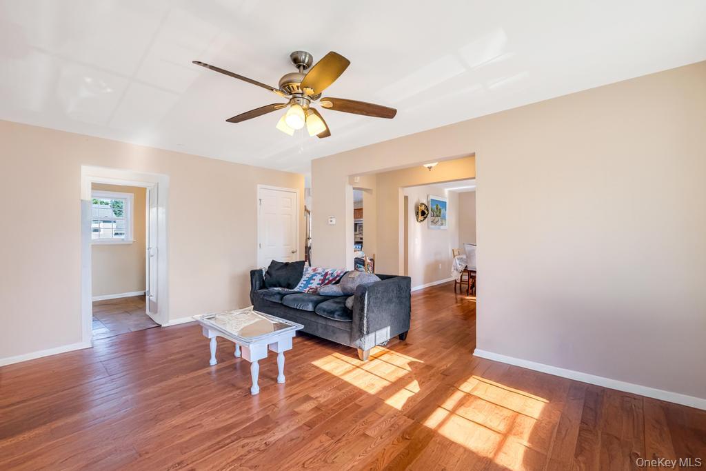 49 Lester Avenue Freeport, NY 11520 - Photo 15 of 33