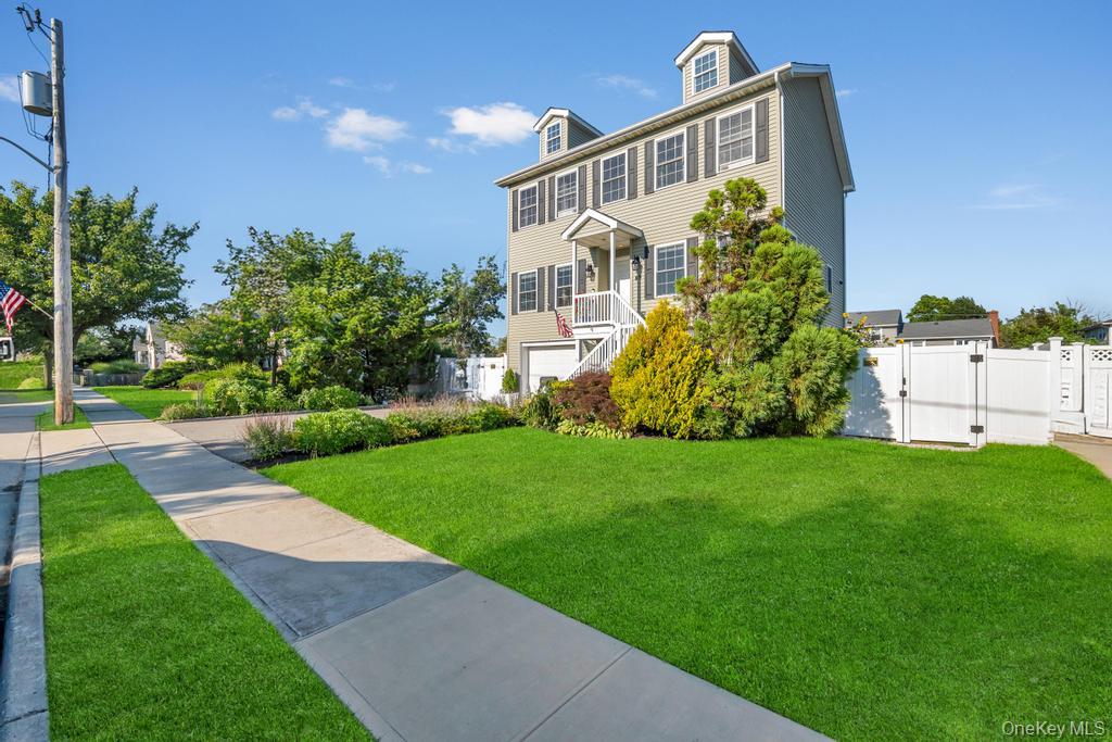 49 Lester Avenue Freeport, NY 11520 - Photo 2 of 33