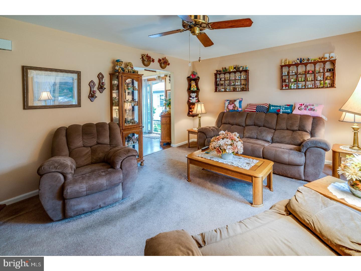 318 Reid Road Coatesville, PA 19320 - Photo 3 of 25 Living Room