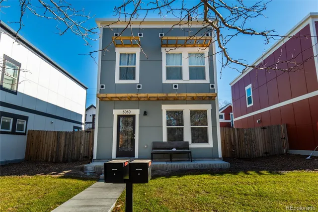 a view of a house with backyard and porch