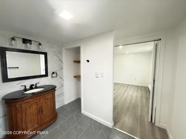$2,100 | 735 Main Street, Unit 2, Sugar Notch, PA 18706