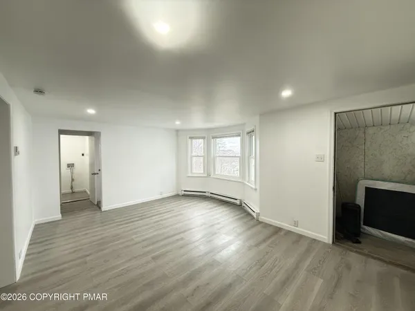 $2,100 | 735 Main Street, Unit 2, Sugar Notch, PA 18706