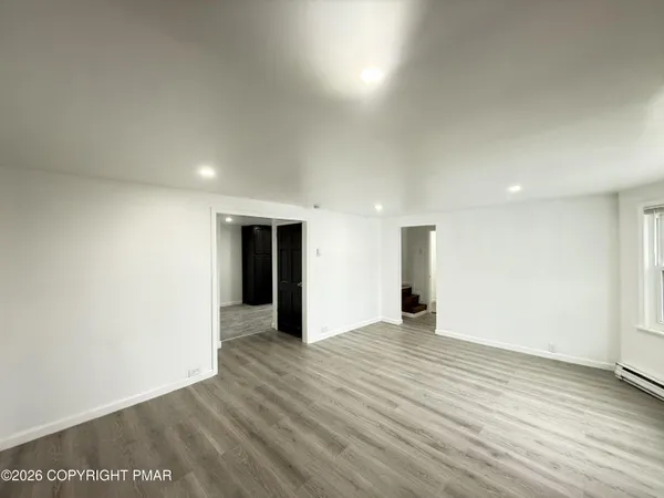 $2,100 | 735 Main Street, Unit 2, Sugar Notch, PA 18706