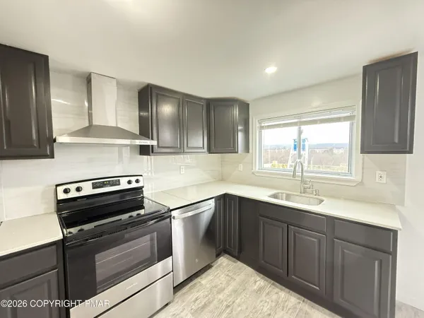 $2,100 | 735 Main Street, Unit 2, Sugar Notch, PA 18706