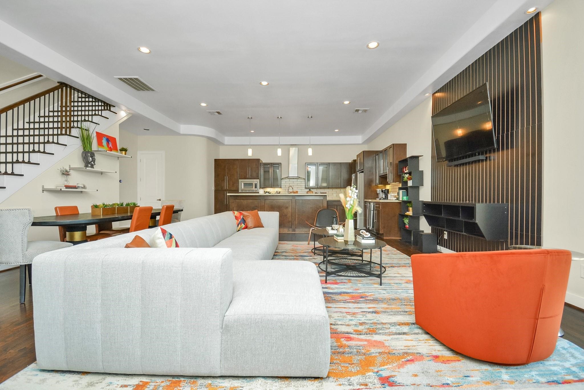 4608 Nett Street, Unit D Houston, TX 77007 - Photo 13 of 47 a living room with furniture and a flat screen tv