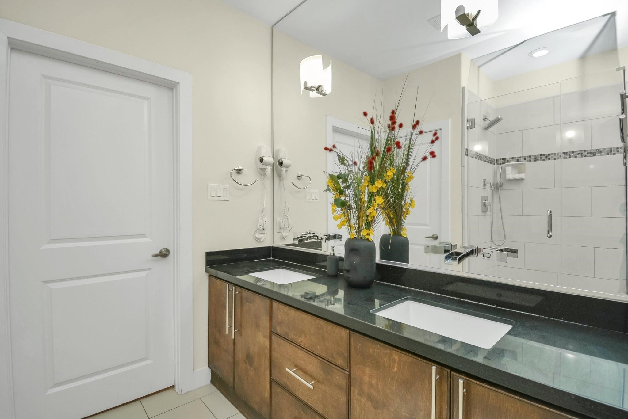 4608 Nett Street, Unit D Houston, TX 77007 - Photo 39 of 47 a bathroom with a sink and a mirror