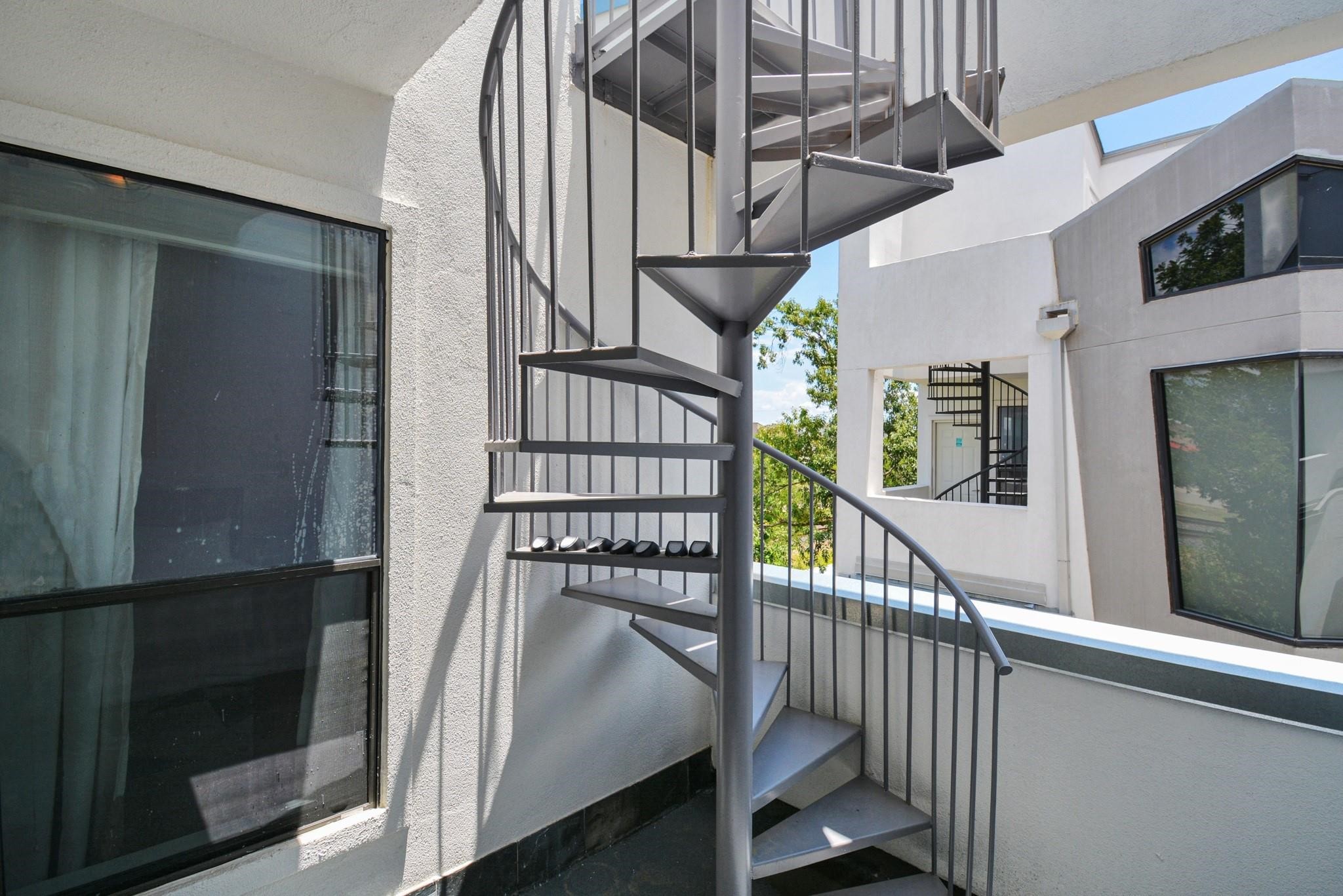 4608 Nett Street, Unit D Houston, TX 77007 - Photo 42 of 47 a view of entryway