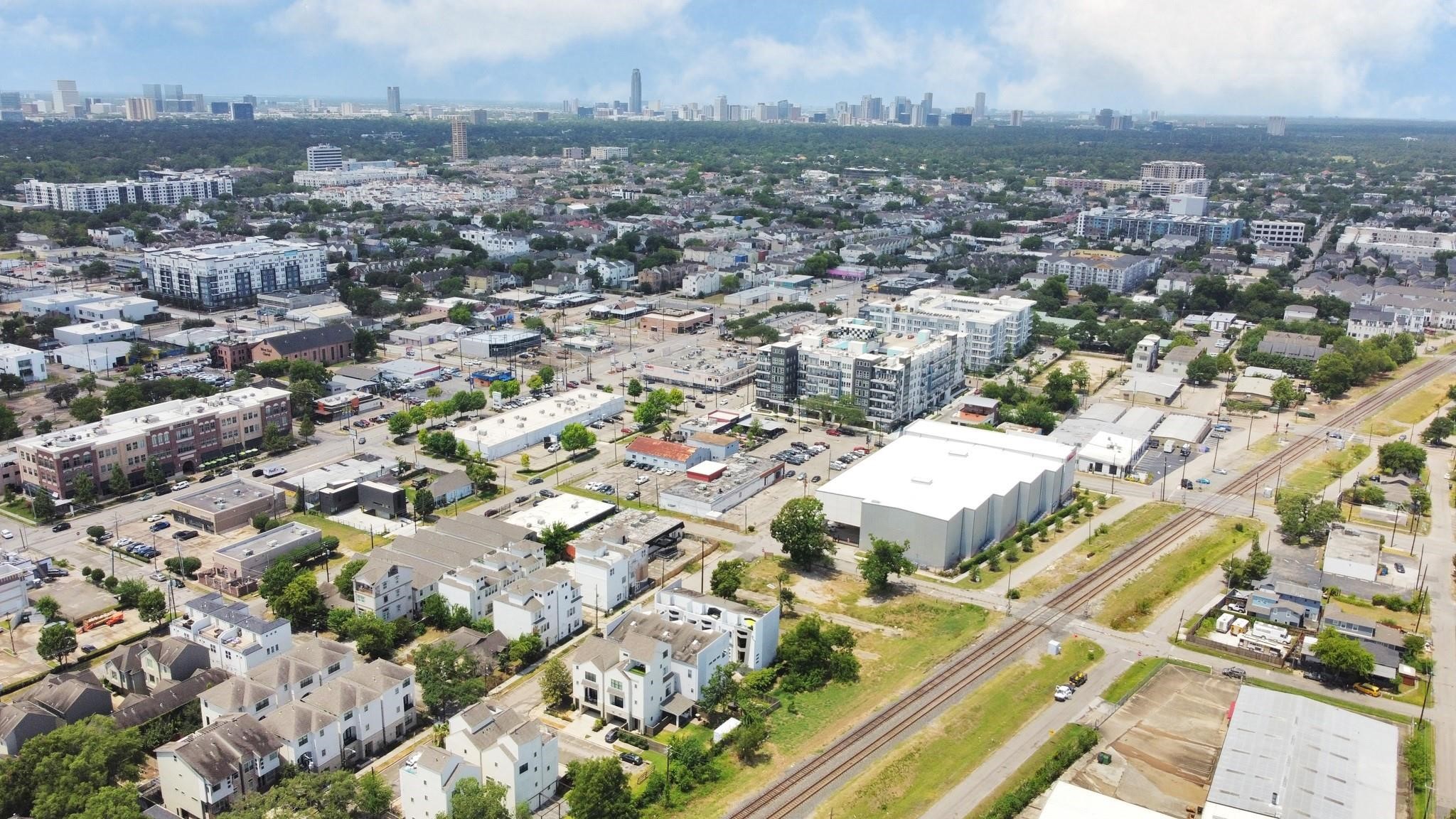 4608 Nett Street, Unit D Houston, TX 77007 - Photo 45 of 47 an aerial view of a city