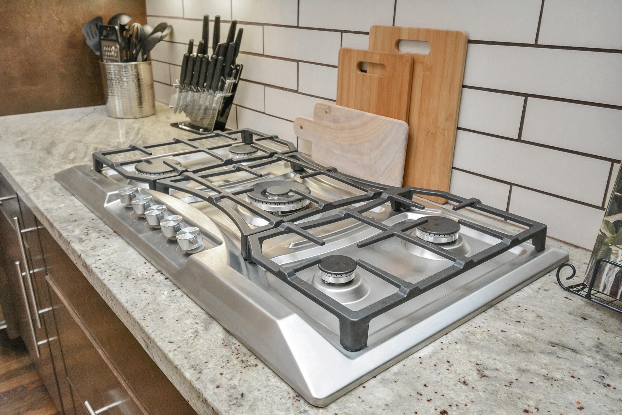 4608 Nett Street, Unit D Houston, TX 77007 - Photo 7 of 47 a living room with a rug
