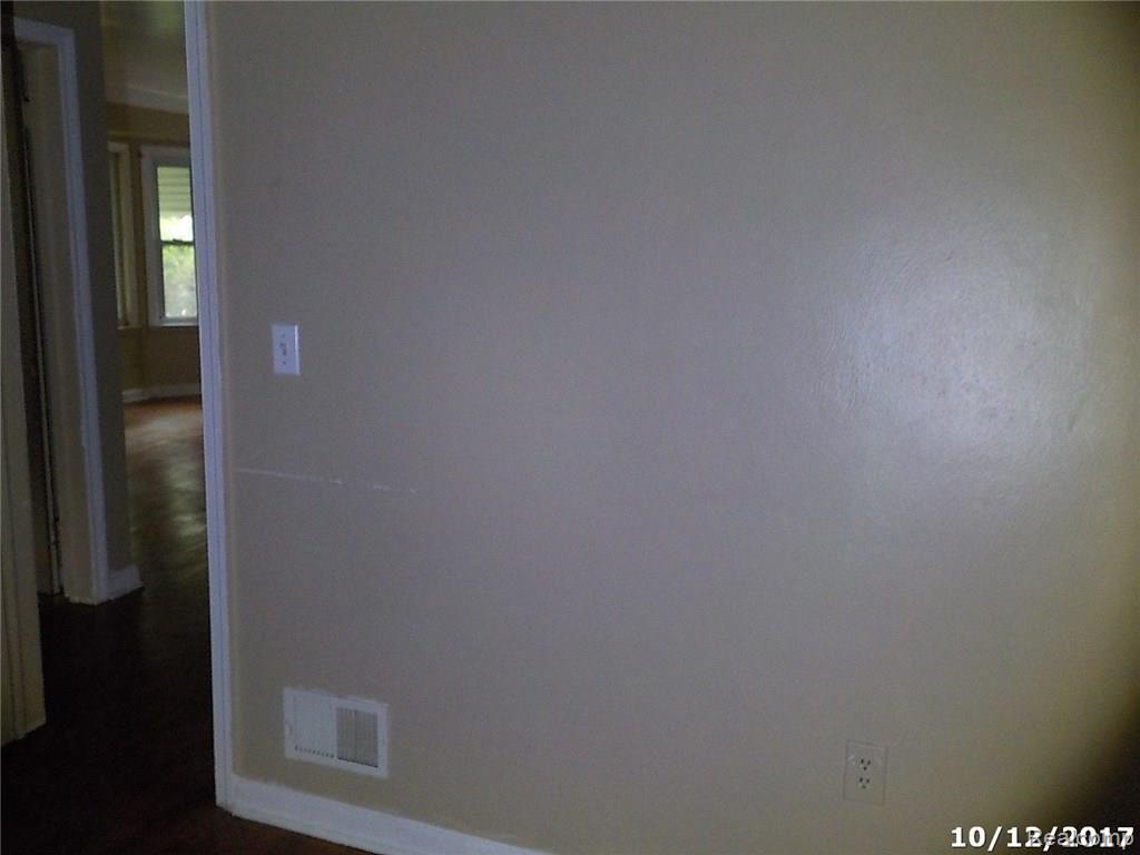 2517 Mackin Road Flint, MI 48504 - Photo 17 of 22 DSCN2420.jpg