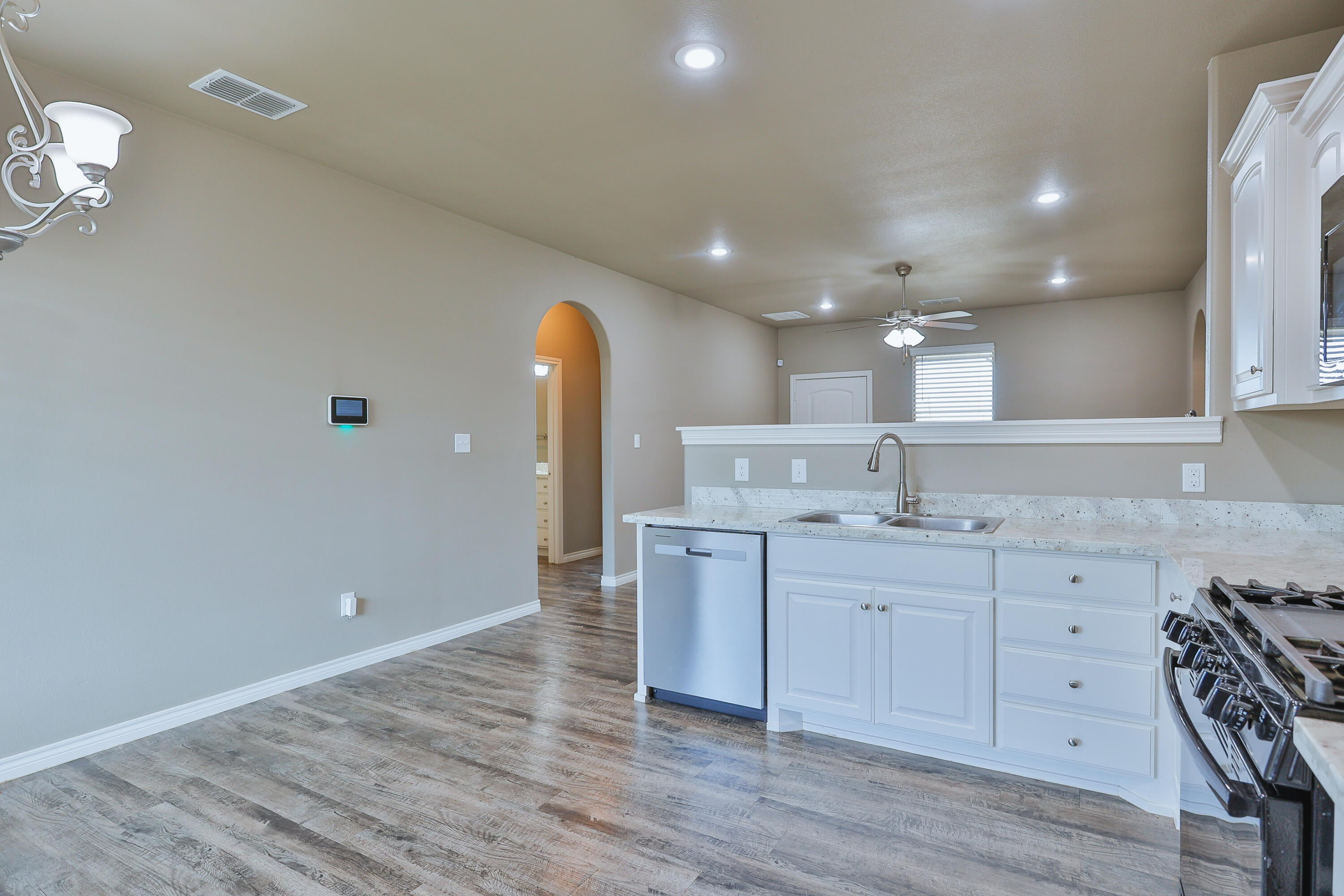 9804 Avenue R Lubbock, TX 79423 - Photo 7 of 23 9804-Ave-R-008