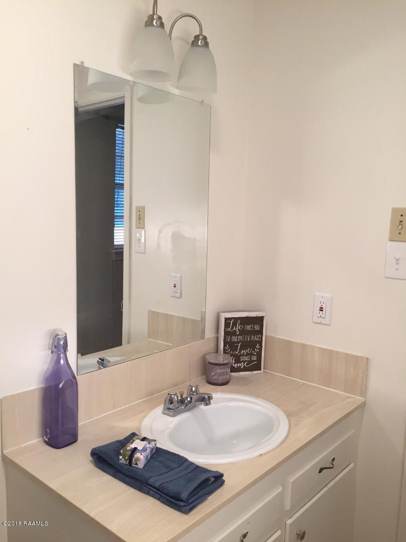 340 Rena Drive Lafayette, LA 70503 - Photo 21 of 31 340 Rena master bath 3
