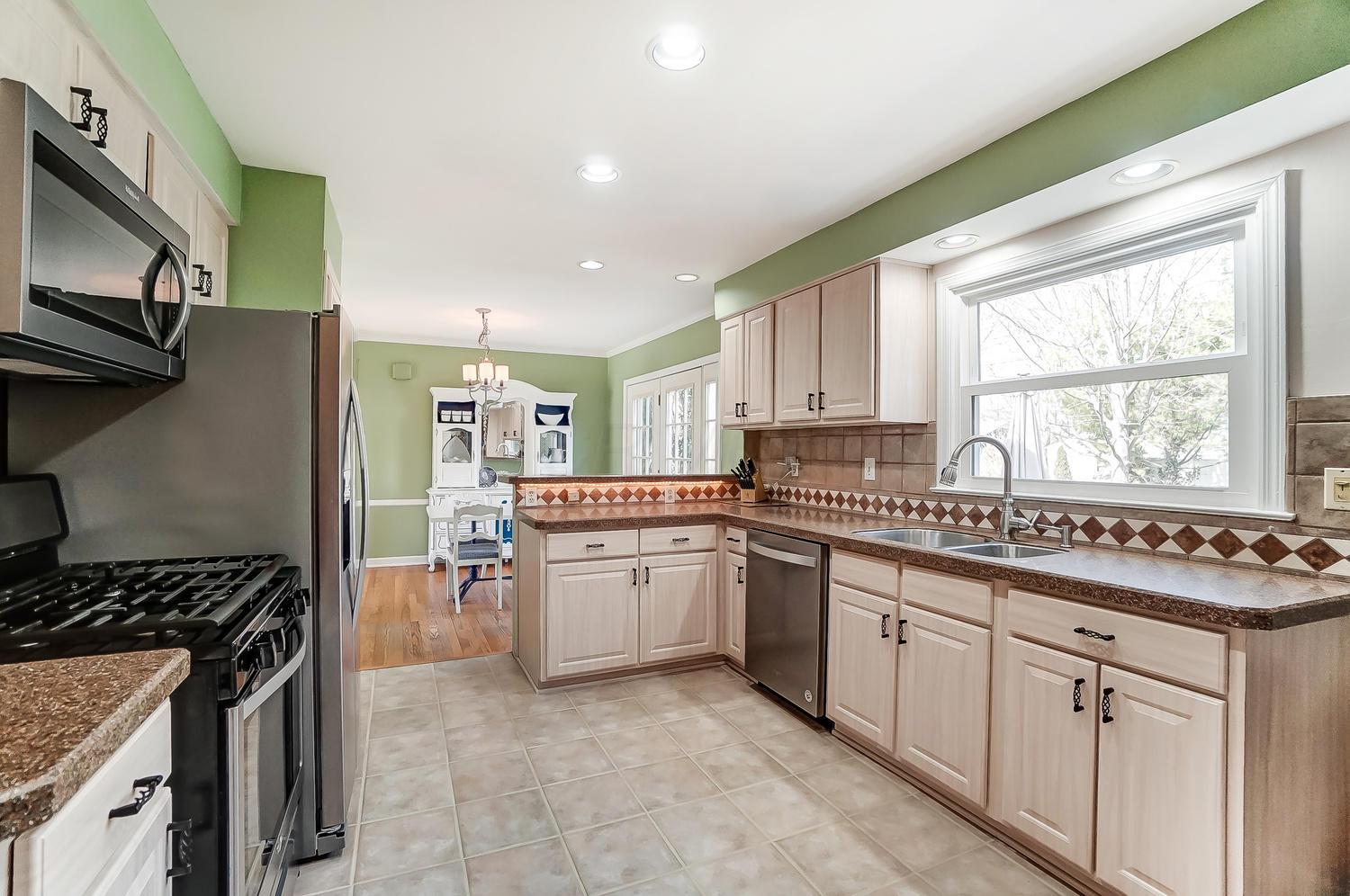 2454 Swansea Road Columbus, OH 43221 - Photo 12 of 44