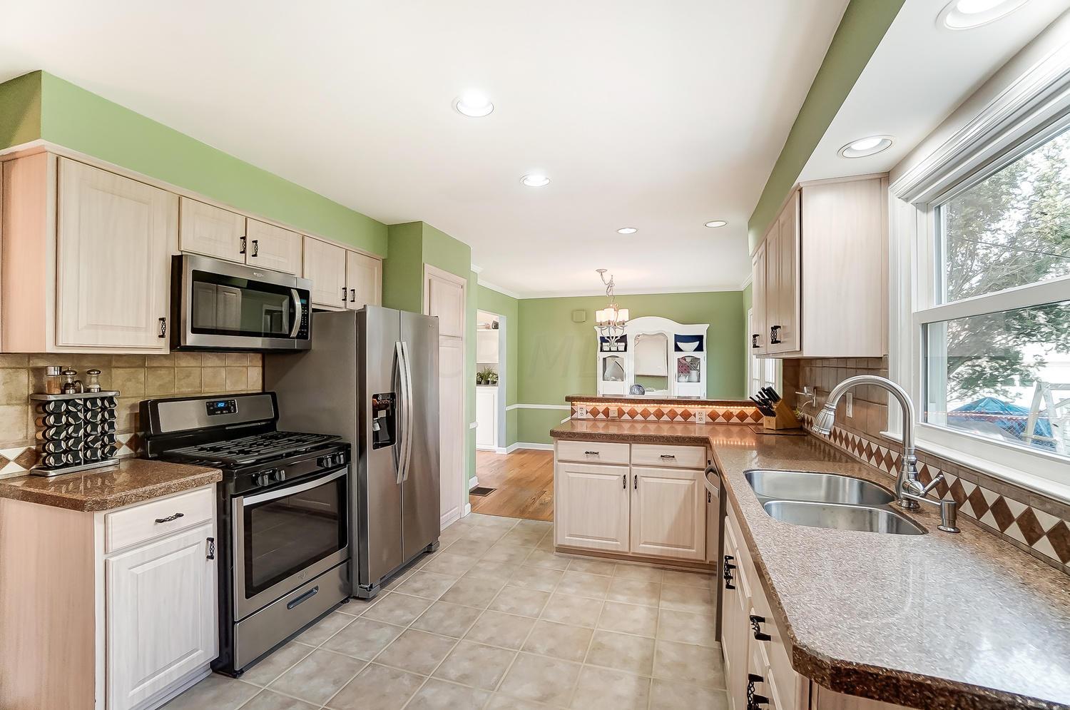 2454 Swansea Road Columbus, OH 43221 - Photo 13 of 44