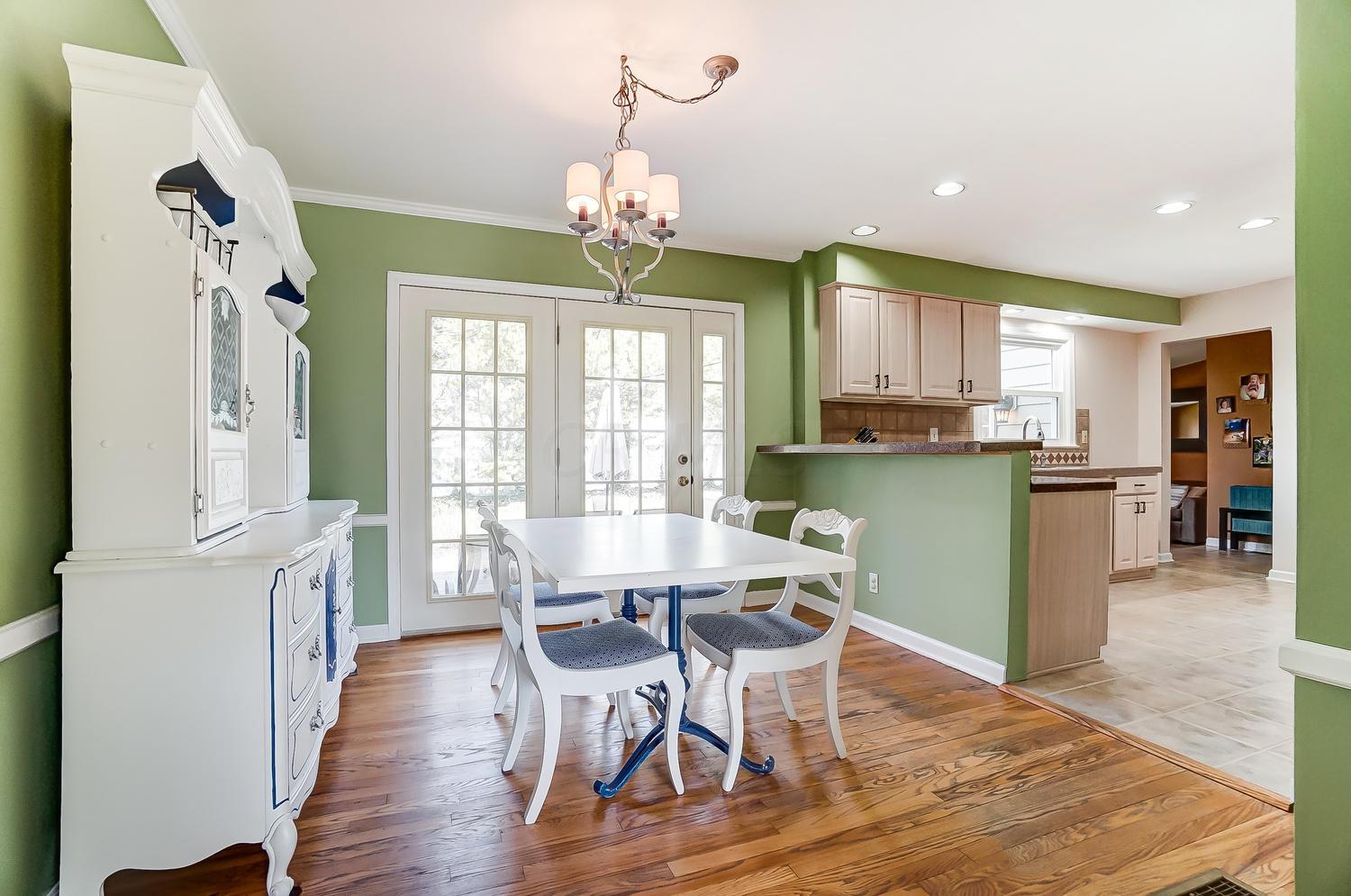 2454 Swansea Road Columbus, OH 43221 - Photo 8 of 44