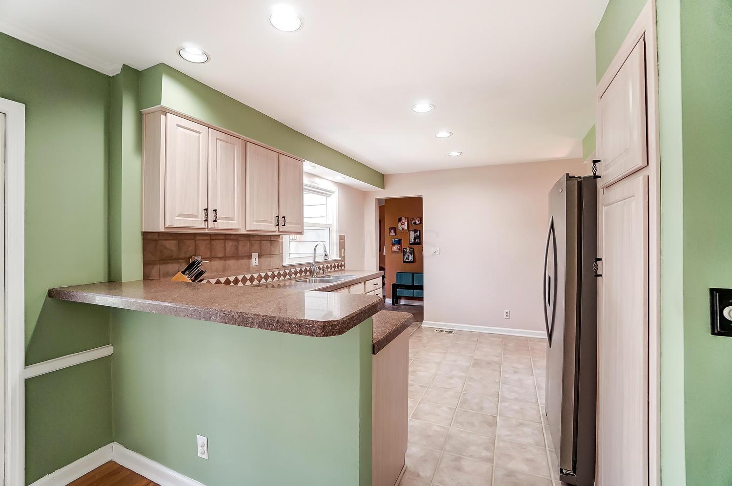 2454 Swansea Road Columbus, OH 43221 - Photo 10 of 44