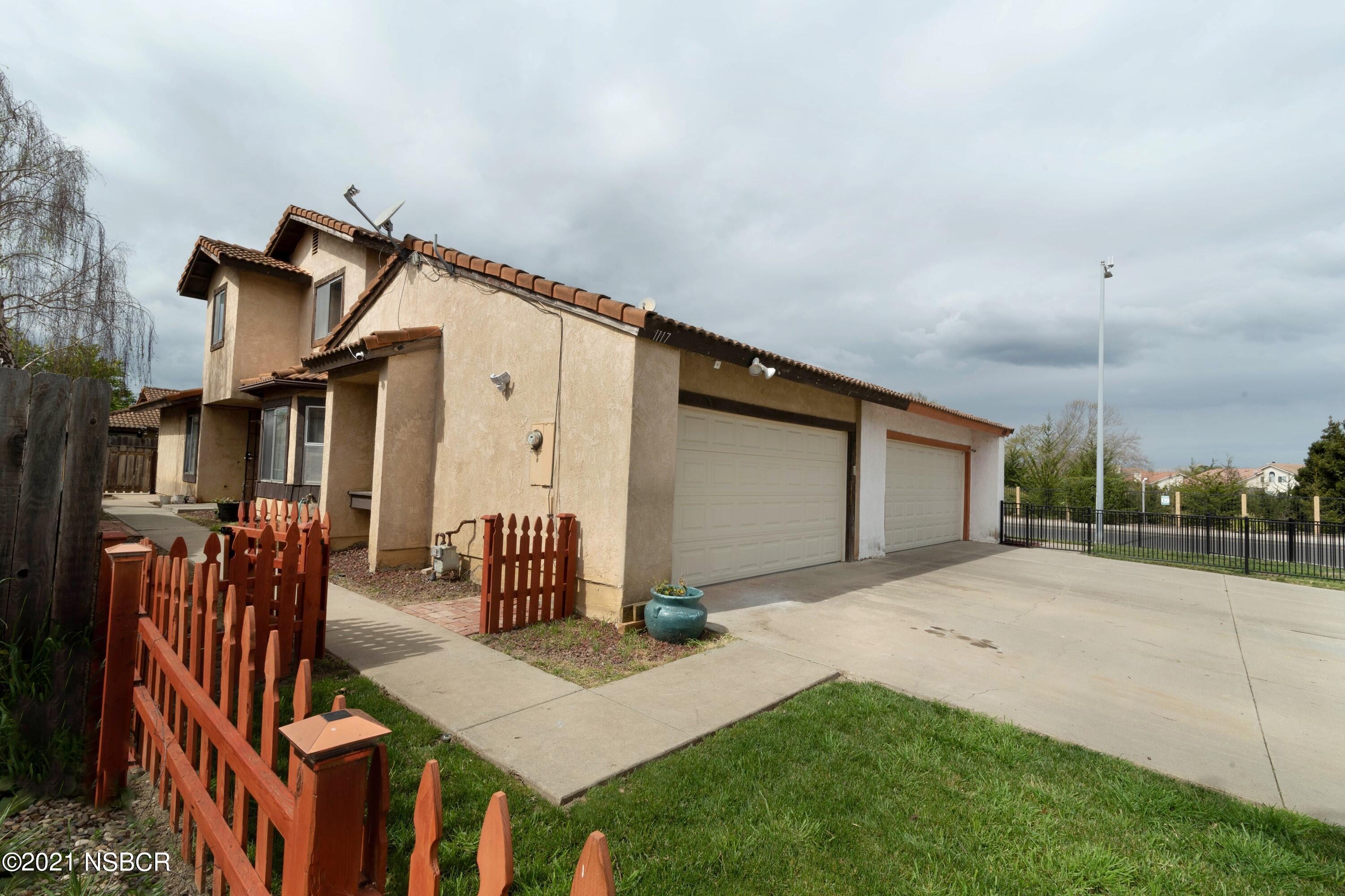 1117 Parkside Way Lompoc, CA 93436 - Photo 2 of 15 a backyard of a house with table and chairs