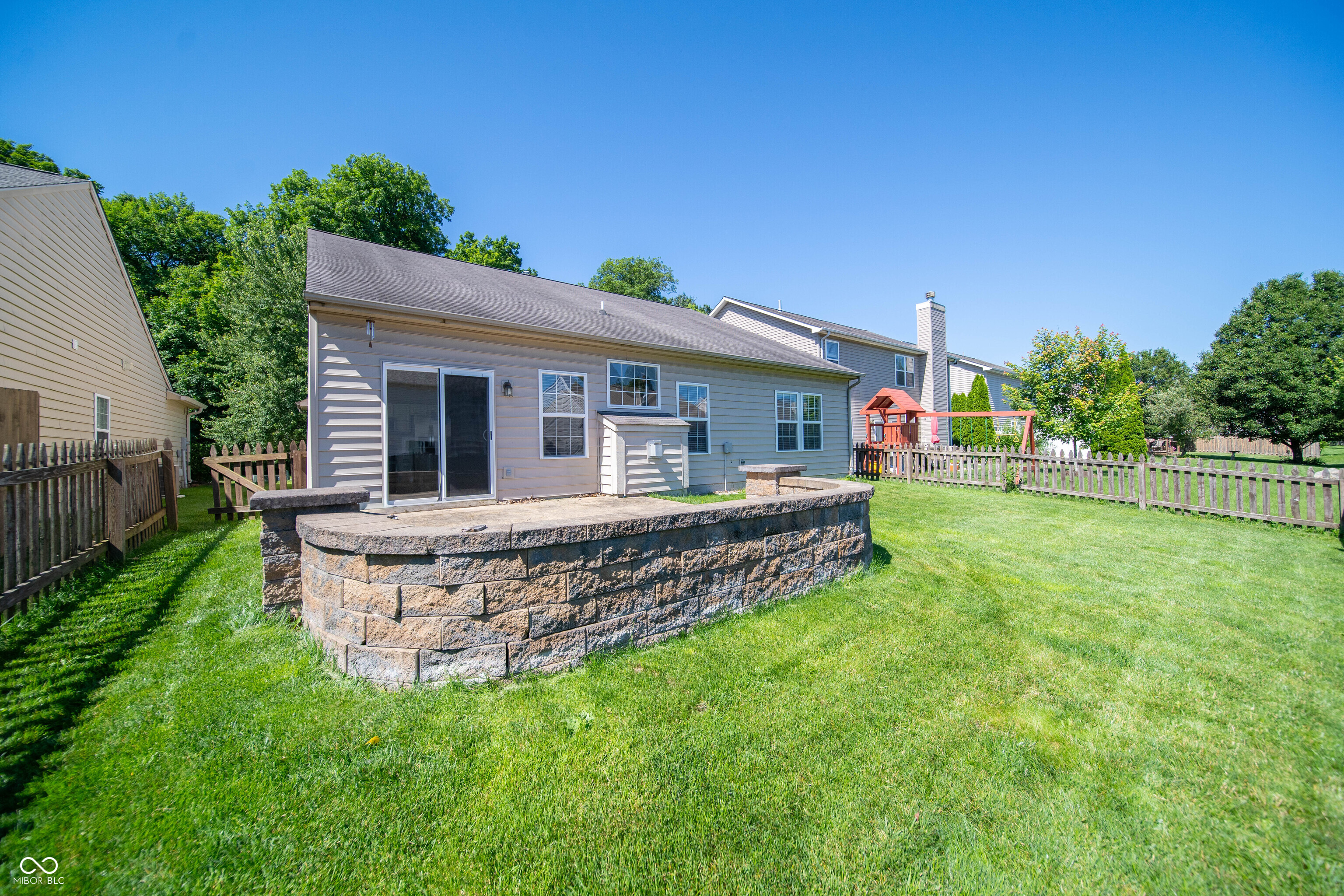 11044 Schoolhouse Road Fishers, IN 46037 - Photo 5 of 32