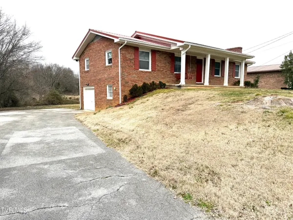 $2,000 | 290 Pond Springs Road, Unit 7, Kingsport, TN 37664
