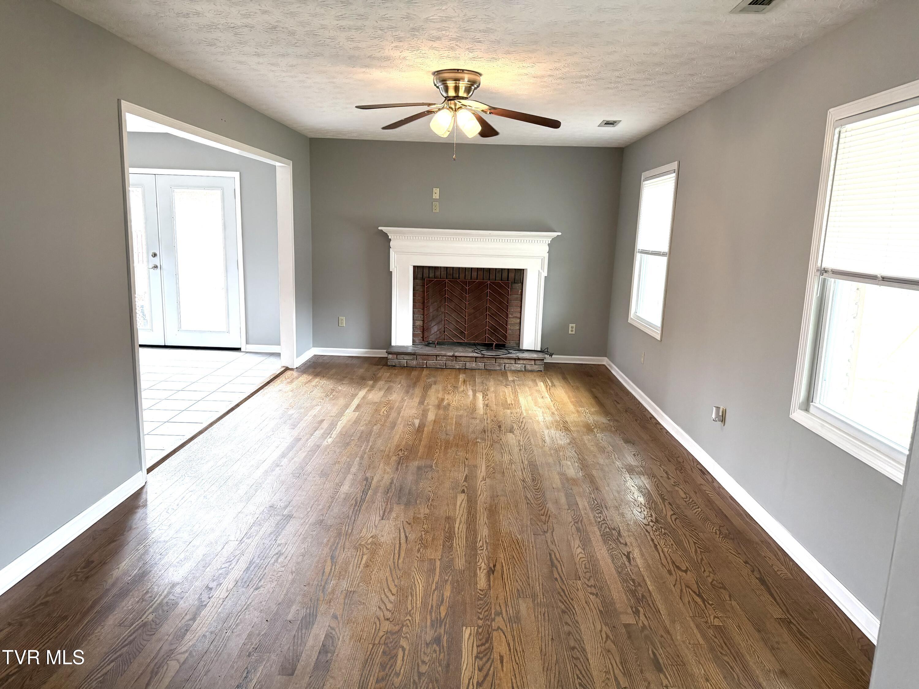 290 Pond Springs Road, Unit 7 Kingsport, TN 37664 - Photo 6 of 15 IMG_0725