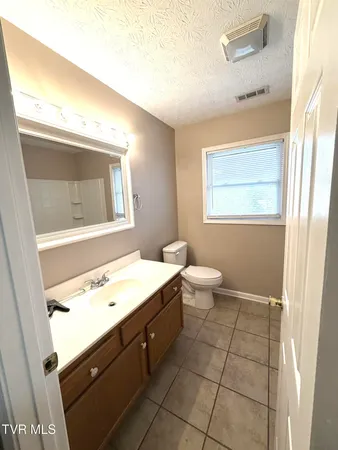 $2,000 | 290 Pond Springs Road, Unit 7, Kingsport, TN 37664