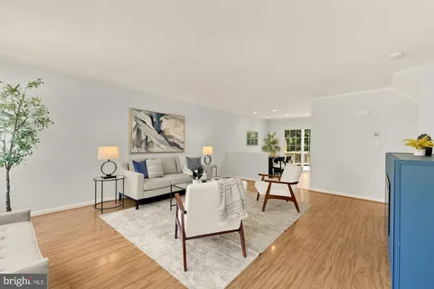 $650,000 | 8906 Royal Astor Way, Fairfax, VA 22031