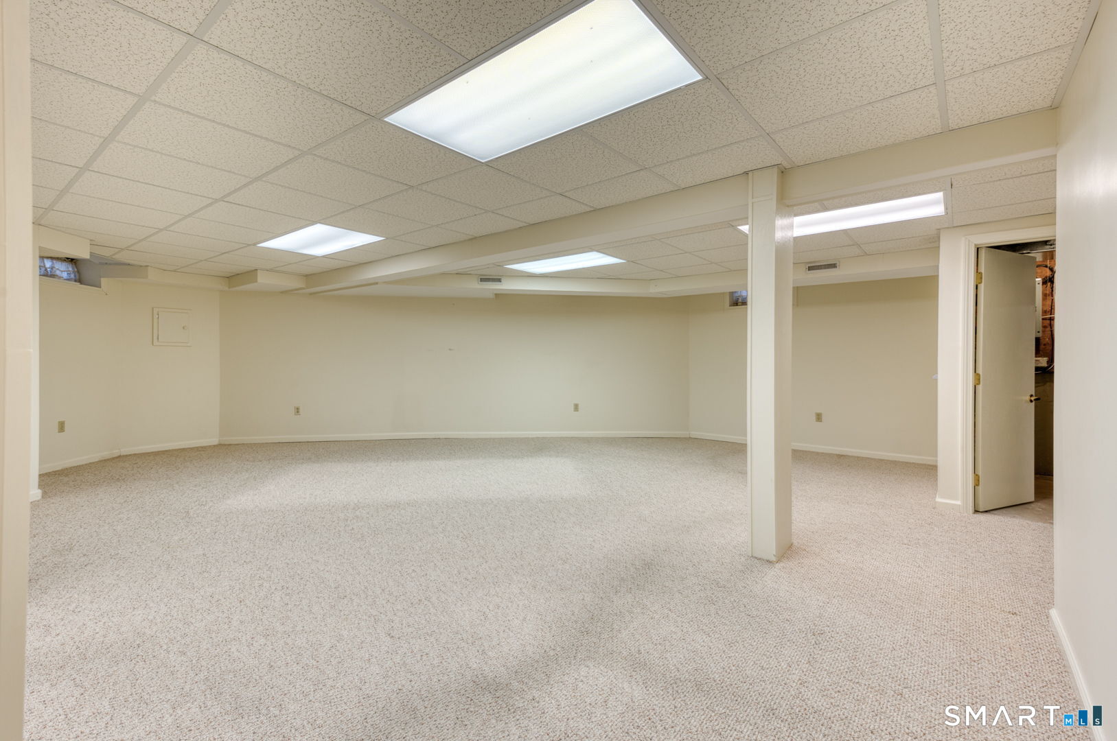 811 Village Road, Unit 811 Southington, CT 06489 - Photo 24 of 40 an empty room with a empty space