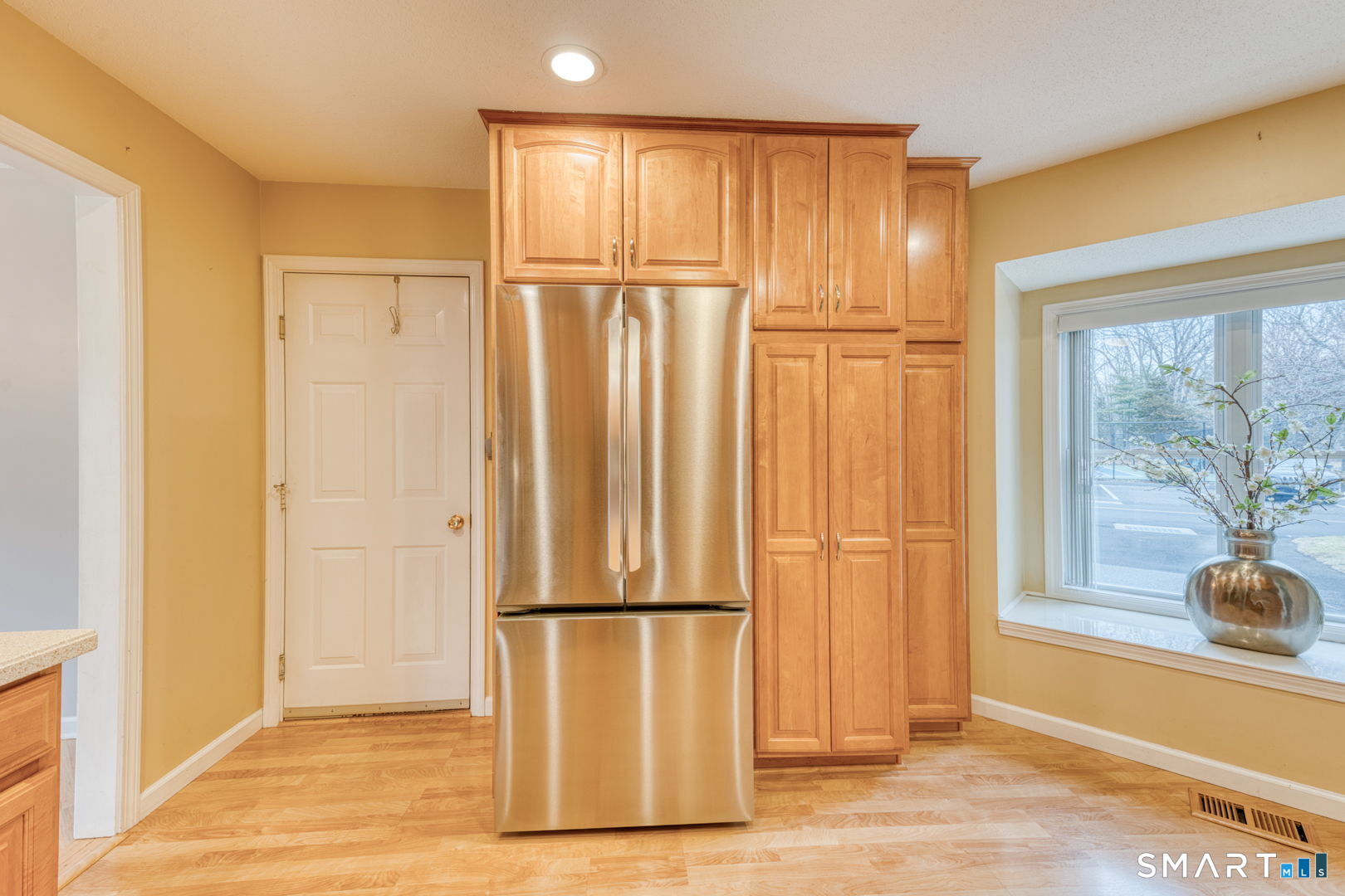 811 Village Road, Unit 811 Southington, CT 06489 - Photo 4 of 40 a view of a interior of the house
