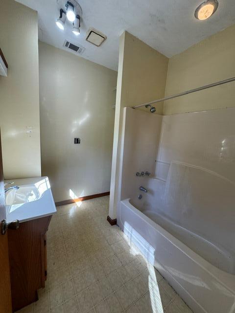 1739 Holly Hill Road Augusta, GA 30904 - Photo 16 of 46 2nd Bathroom