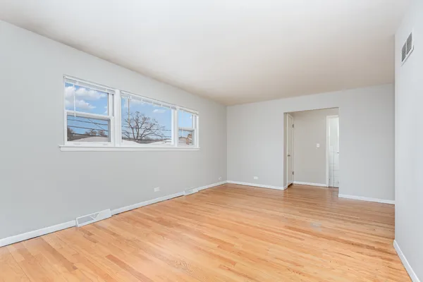 $3,500 | 2913 Kensington Avenue, Westchester, IL 60154