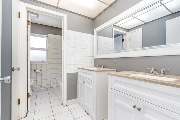 $3,500 | 2913 Kensington Avenue, Westchester, IL 60154