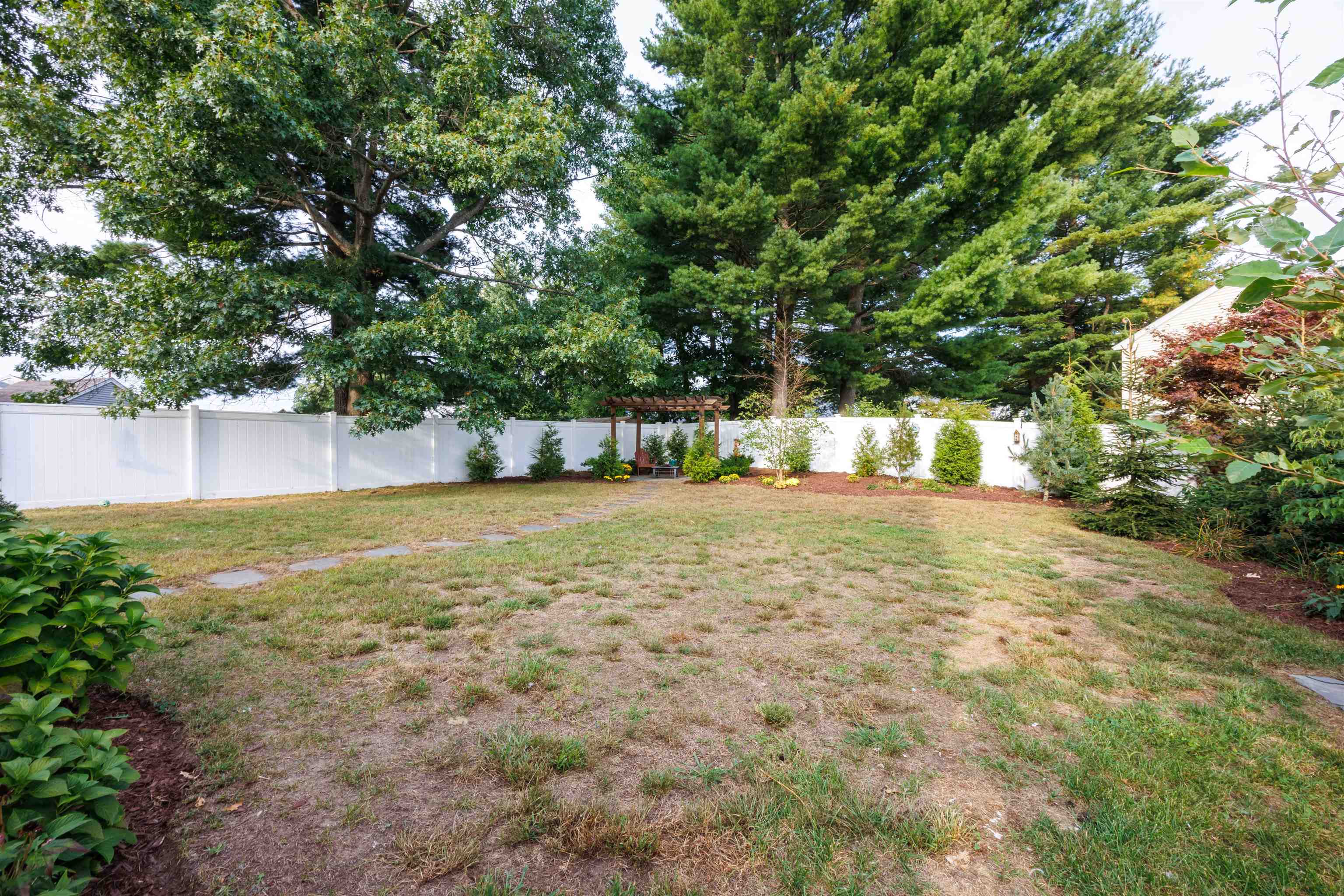 752 Brent Street Manchester, NH 03103 - Photo 26 of 37