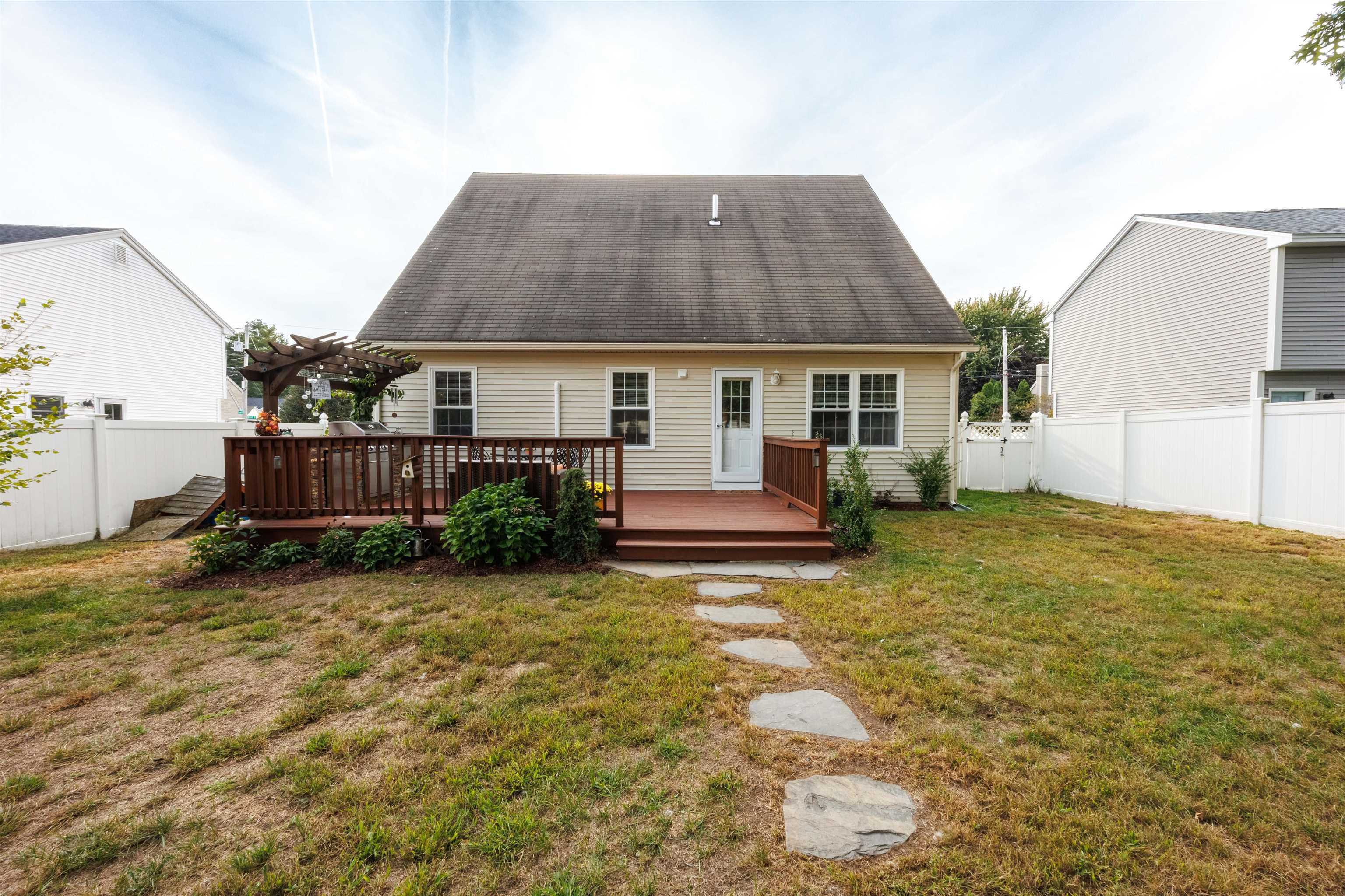 752 Brent Street Manchester, NH 03103 - Photo 28 of 37
