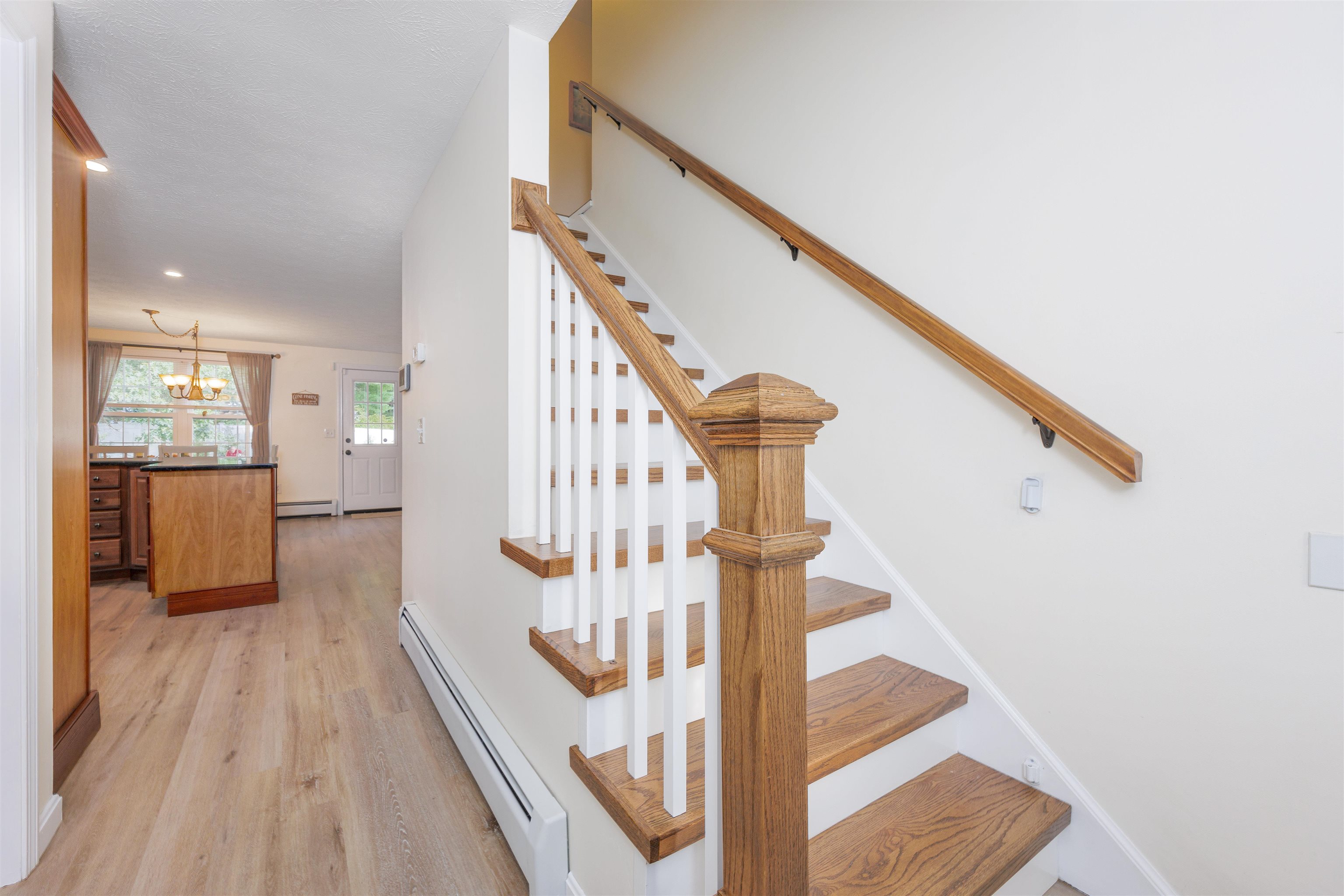 752 Brent Street Manchester, NH 03103 - Photo 5 of 37