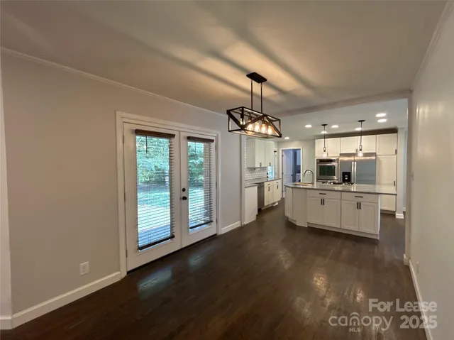 $1,995 | 5933 Crestwood Drive, Charlotte, NC 28216