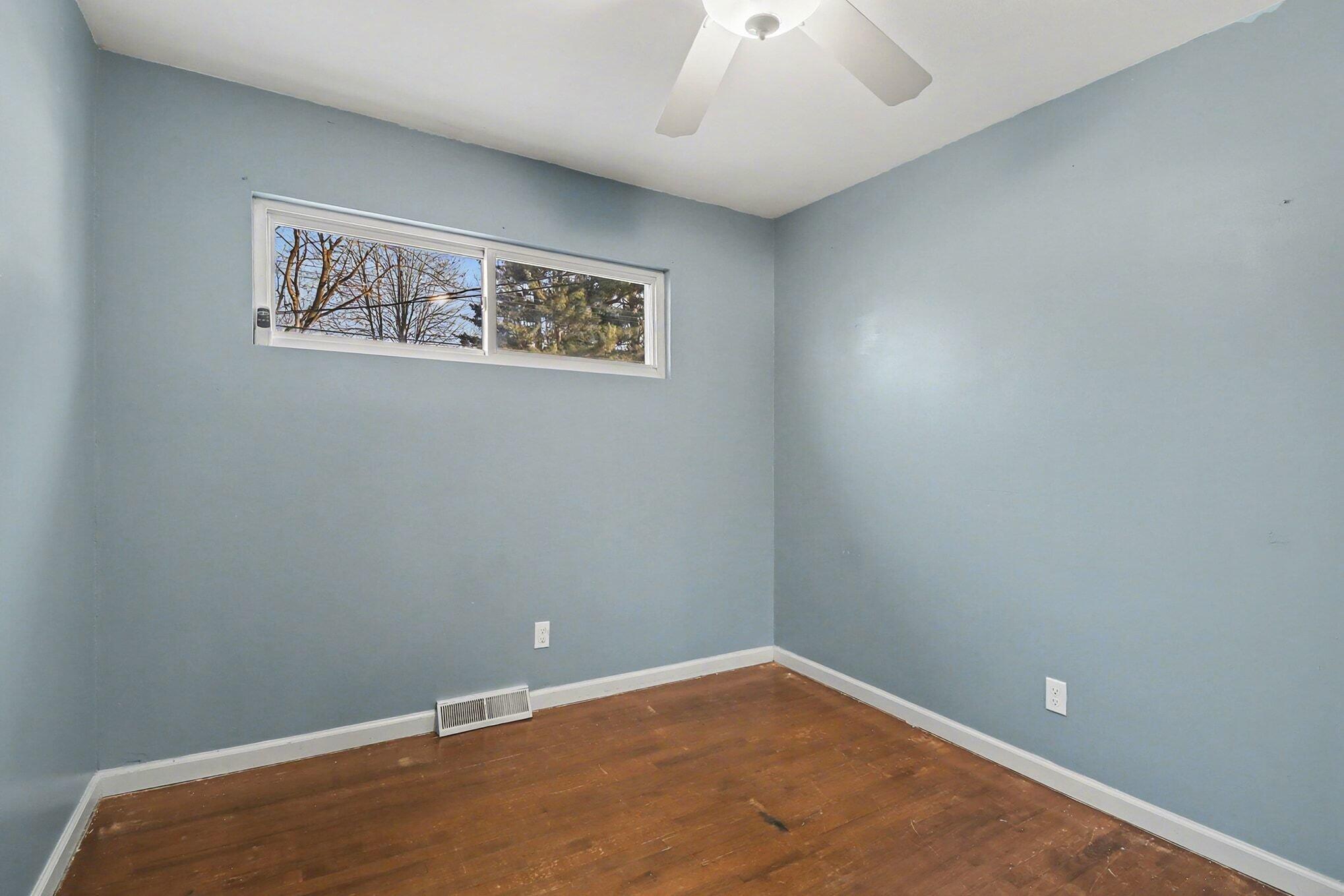 22279 Bohn Road Belleville, MI 48111 - Photo 15 of 18 018_file_4171