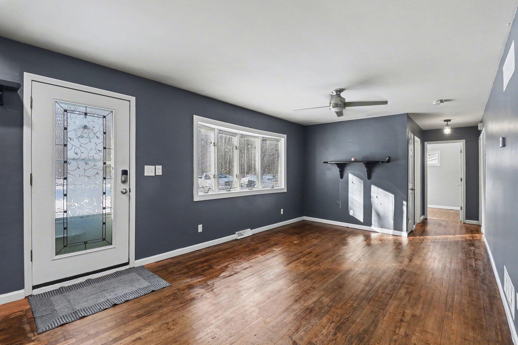 22279 Bohn Road Belleville, MI 48111 - Photo 2 of 18 005_file_6006