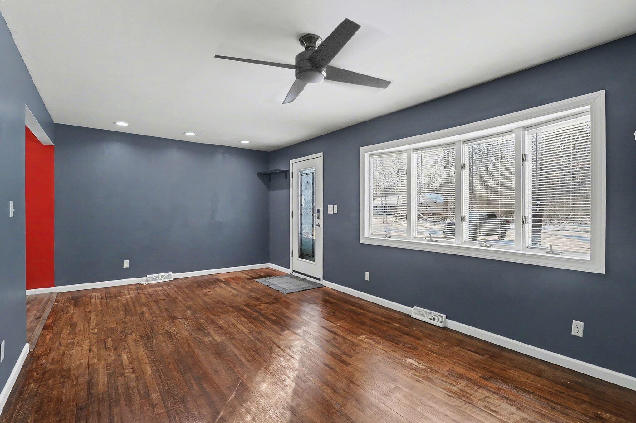 22279 Bohn Road Belleville, MI 48111 - Photo 3 of 18 006_file_7704