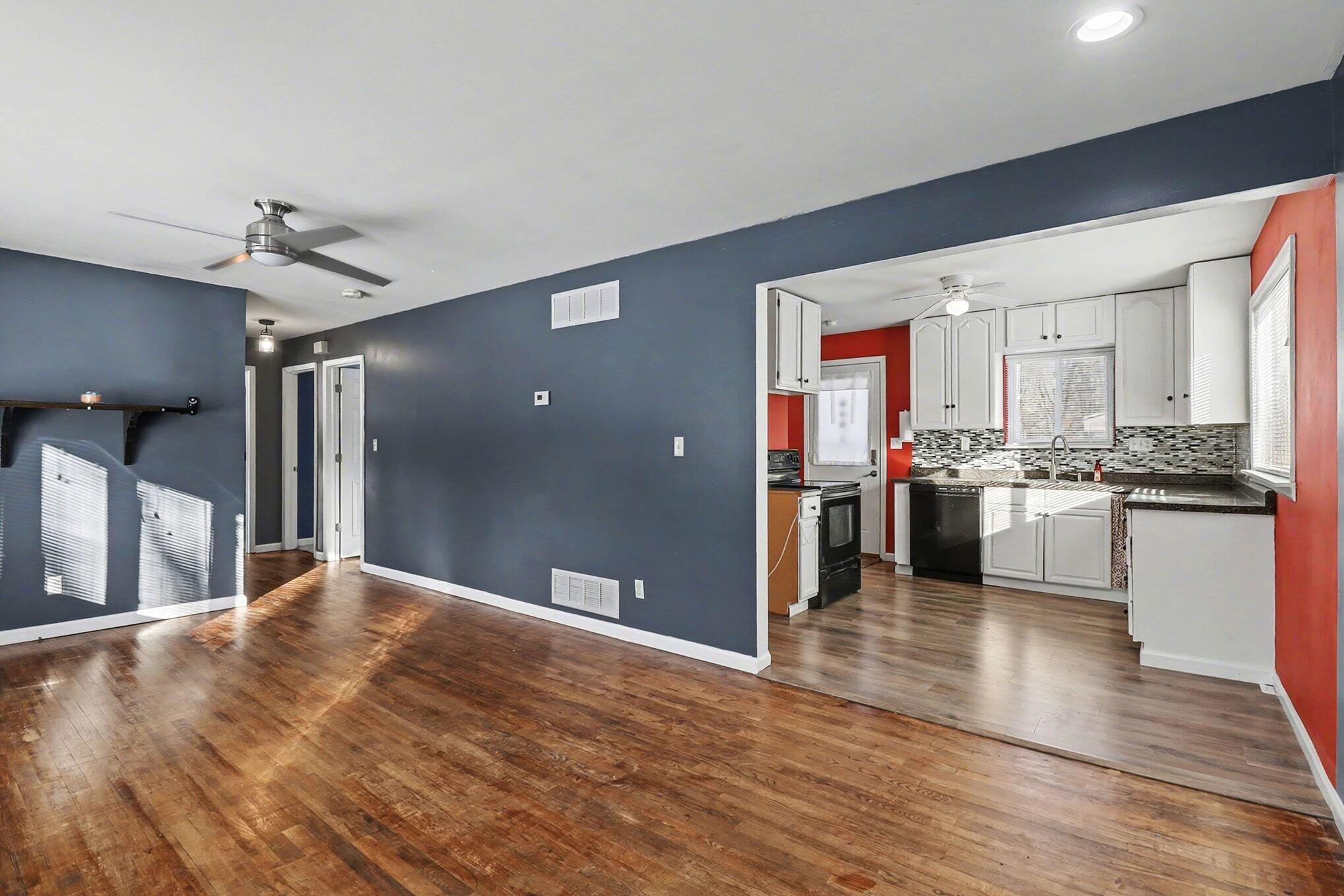 22279 Bohn Road Belleville, MI 48111 - Photo 4 of 18 007_file_3486