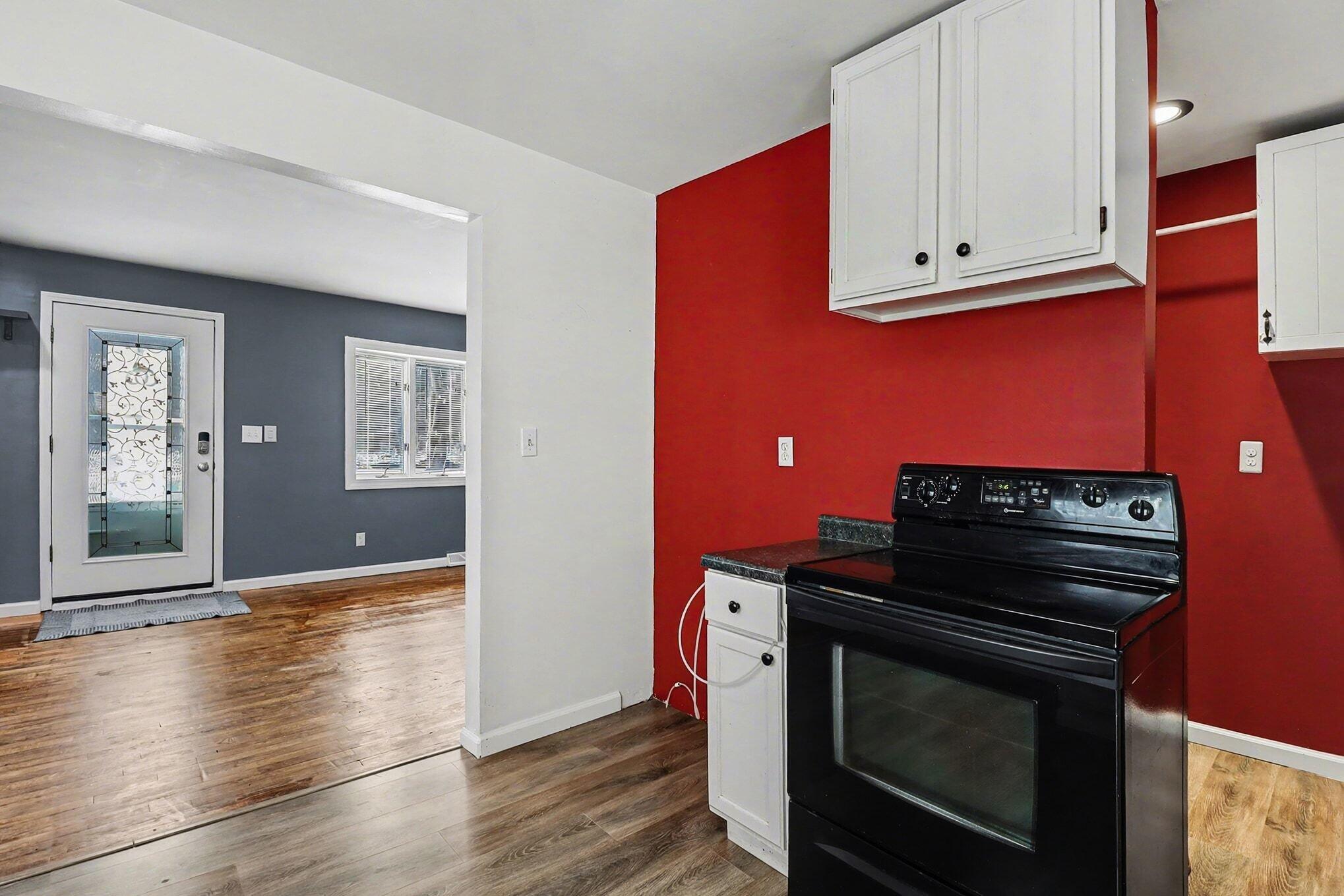 22279 Bohn Road Belleville, MI 48111 - Photo 5 of 18 008_file_5604