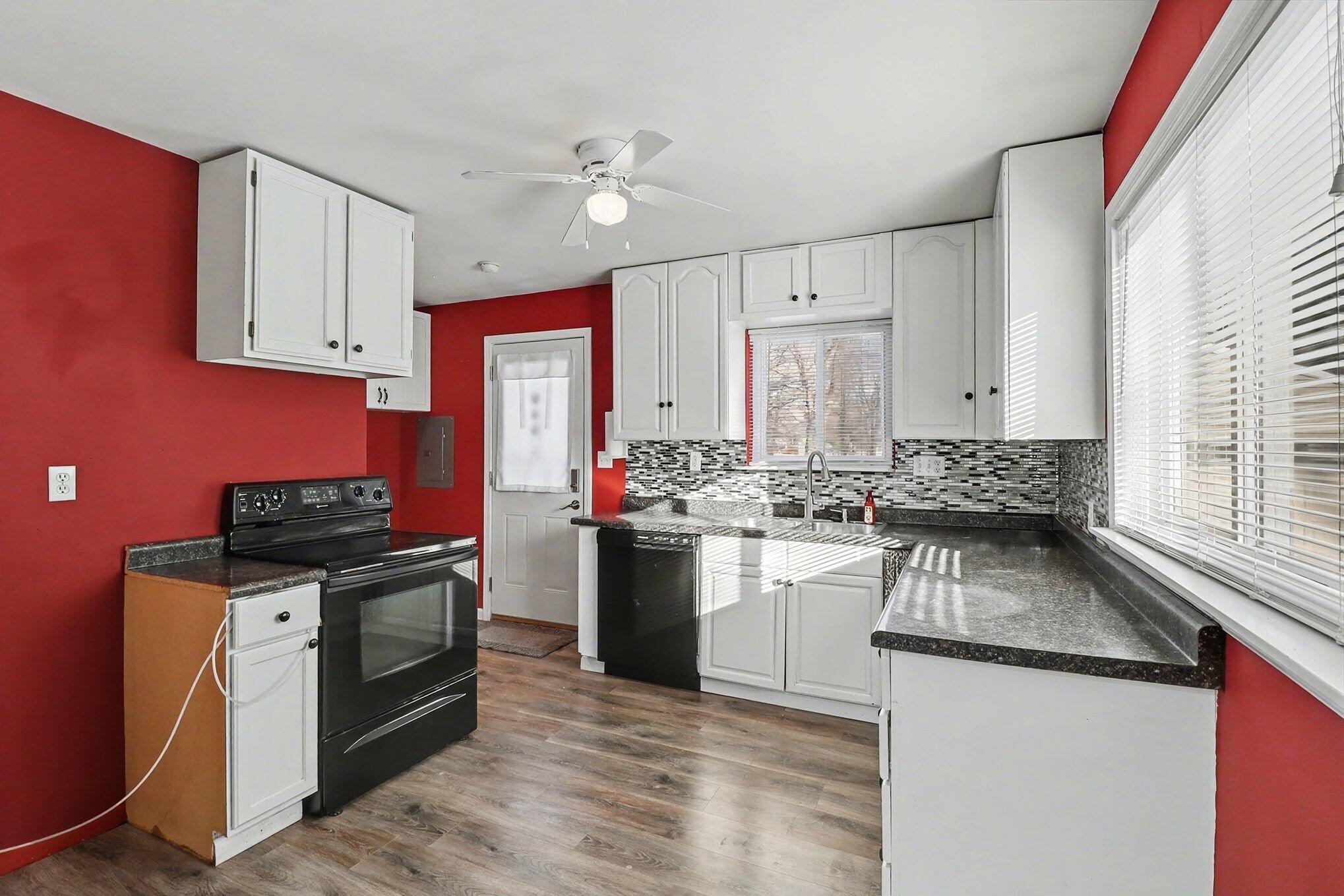 22279 Bohn Road Belleville, MI 48111 - Photo 6 of 18 009_file_9895