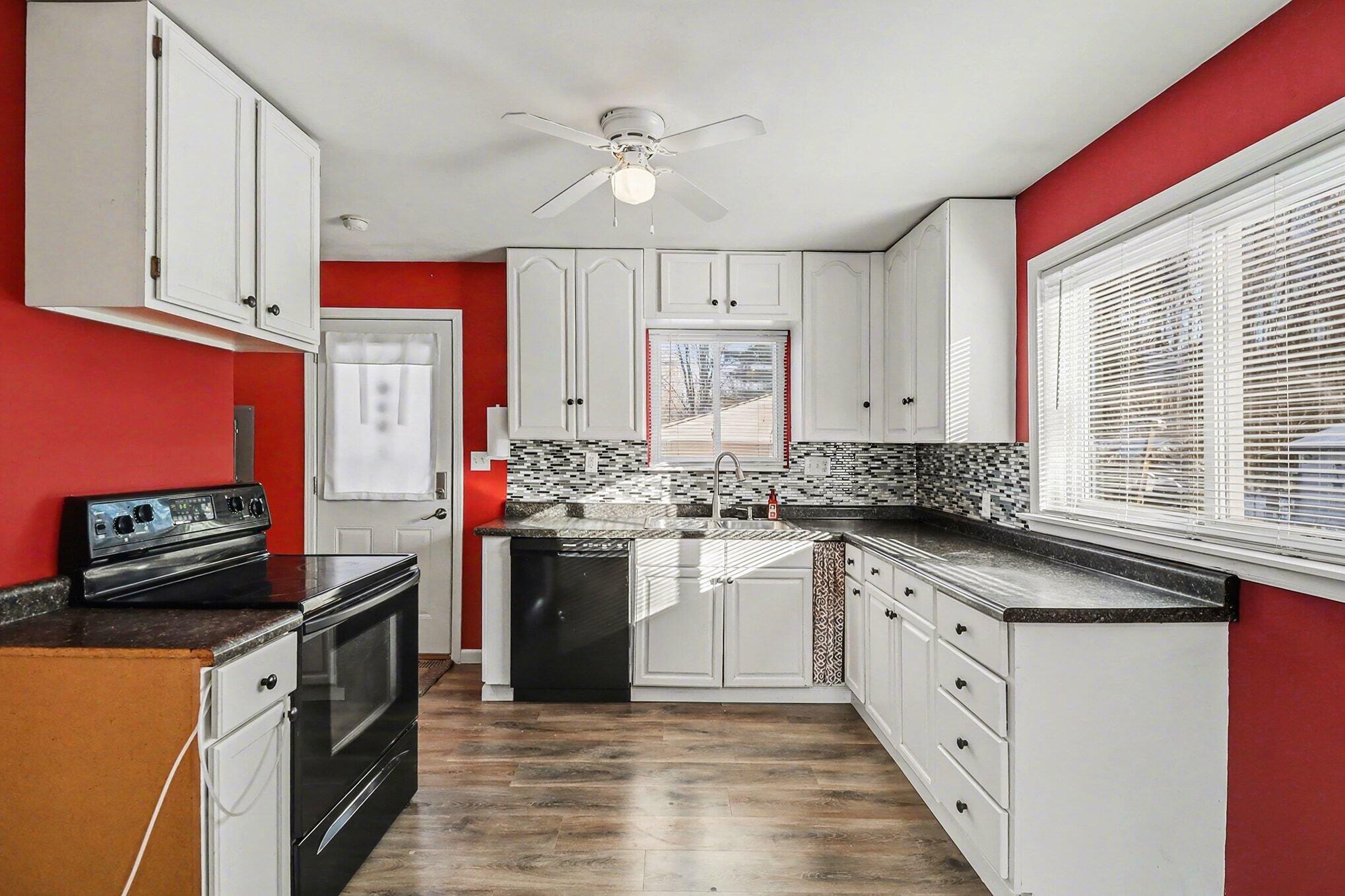 22279 Bohn Road Belleville, MI 48111 - Photo 7 of 18 010_file_5207