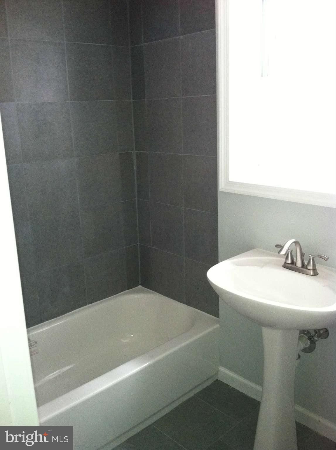 818 Philadelphia Avenue Silver Spring, MD 20910 - Photo 14 of 17 Bath