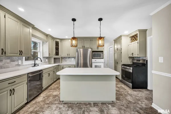 $379,900 | 7234 North Crabapple Court, Peoria, IL 61614