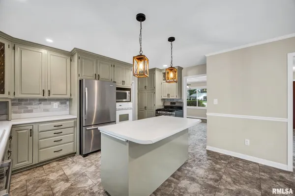 $379,900 | 7234 North Crabapple Court, Peoria, IL 61614