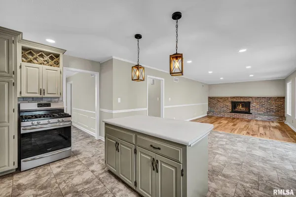 $379,900 | 7234 North Crabapple Court, Peoria, IL 61614
