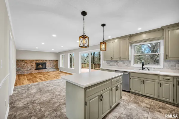 $379,900 | 7234 North Crabapple Court, Peoria, IL 61614