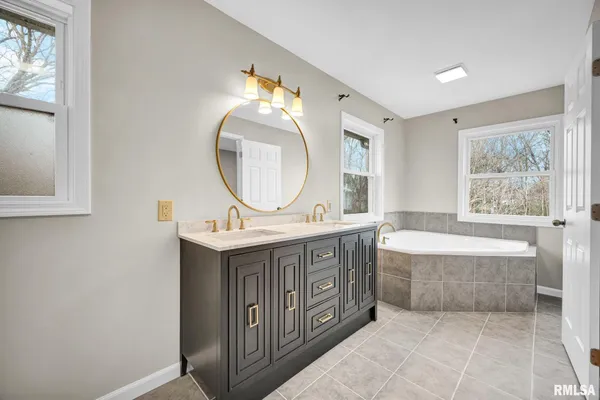 $379,900 | 7234 North Crabapple Court, Peoria, IL 61614